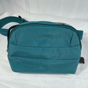 Magellan Outdoors Teal Mini Bag